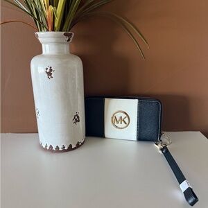 Michael Kors Jet Set Travel Center Stripe Wallet/Wristlet– Classic & Functional!